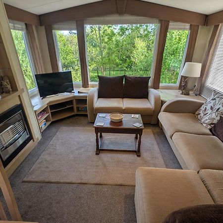 Red Squirrel Holiday Home In The Countryside, 10 Mins To Lligwy Beach Llandyfrydog Екстериор снимка